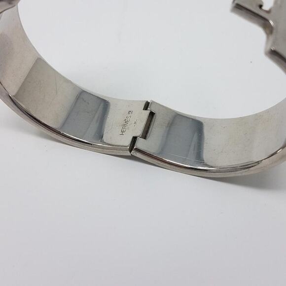 Cute Hermès Ivory Palladium plated Clic Clac H bracelet - Picture 9 of 10
